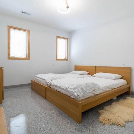 Urban Oasis-Lake/Beach/Boat In City. Sleeps 8-12. Orchard Lake Exteriör bild