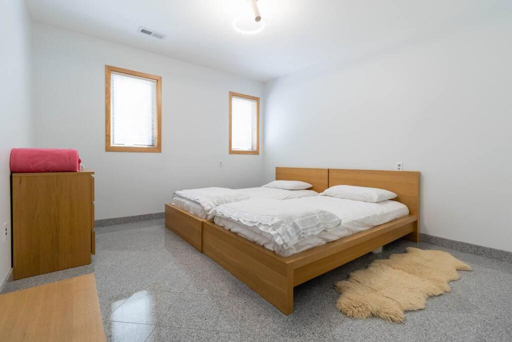 Urban Oasis-Lake/Beach/Boat In City. Sleeps 8-12. Orchard Lake Exteriör bild